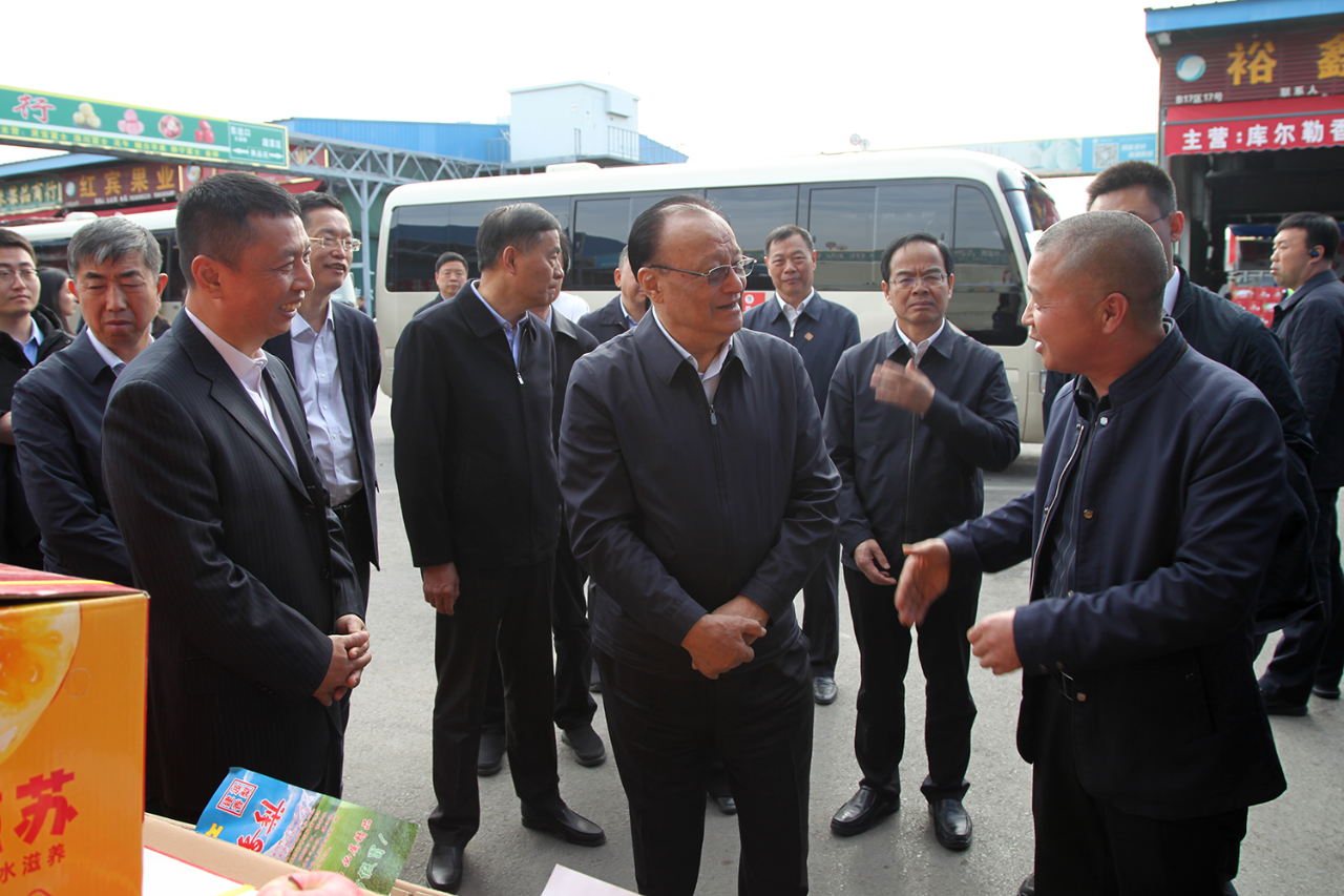 全国人大常委会副委员长雪克来提・扎克尔调研万邦农产品批发市场(图4)