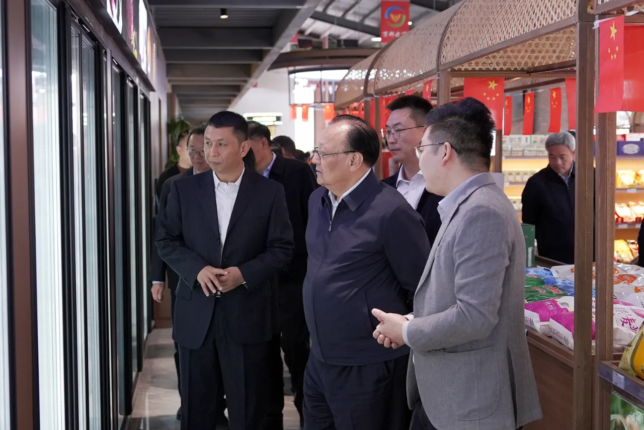 全国人大常委会副委员长雪克来提・扎克尔调研万邦农产品批发市场(图5)