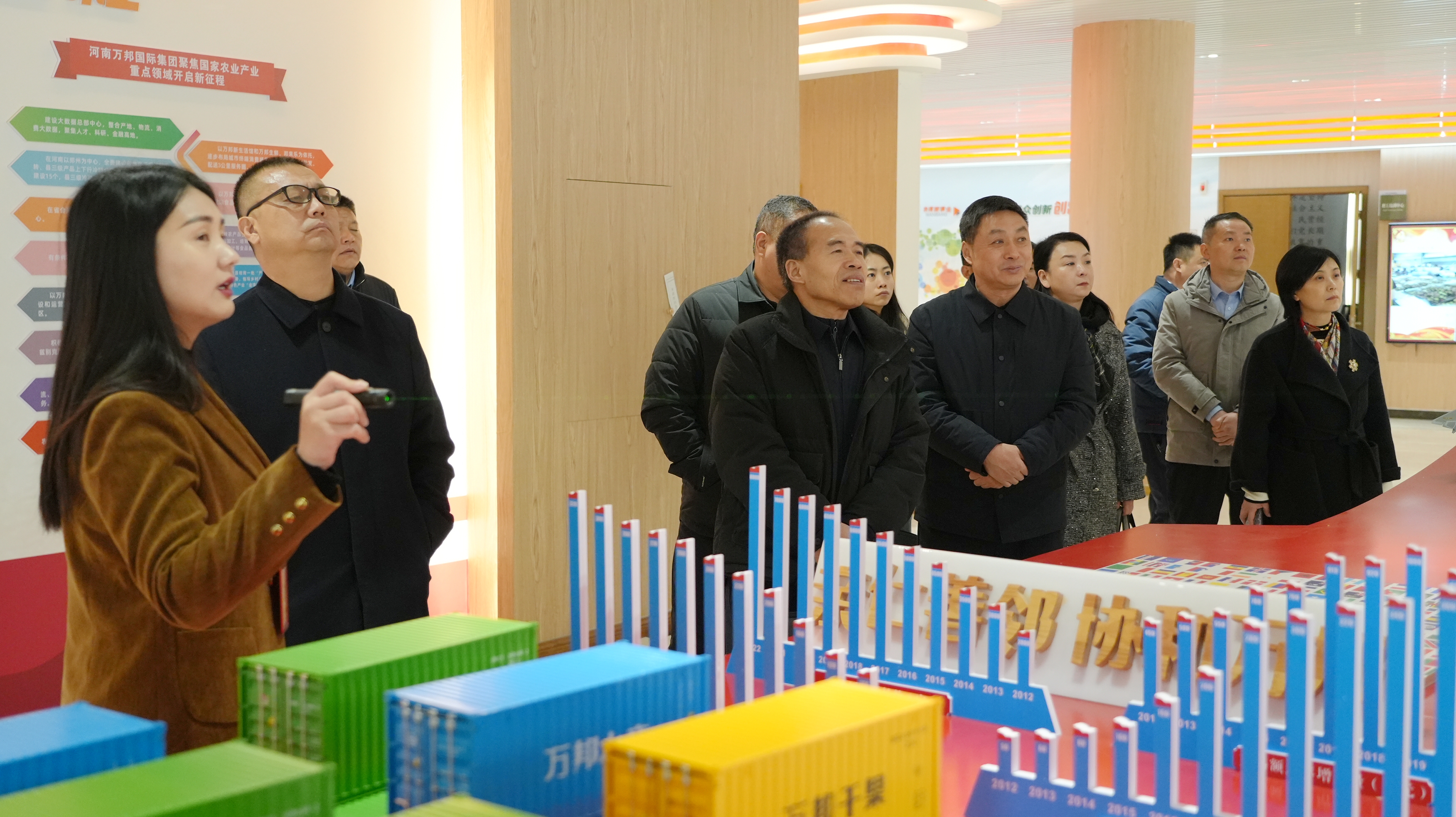 河南省市场监管局非公经济促进处处长尹剑一行调研万邦非公党建工作(图2)