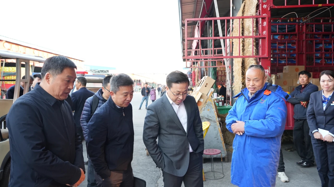 中国建设银行乡村振兴金融部吴敏一行莅临万邦市场开展调研工作(图3)